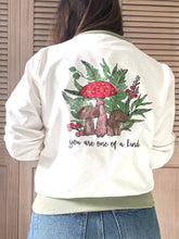 Cargar imagen en el visor de la galería, Chaqueta Bomber Jacket Hongo Bordados