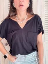 Cargar imagen en el visor de la galería, Camiseta Bolsillo Milán Negro