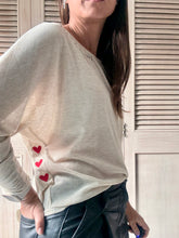 Cargar imagen en el visor de la galería, Camiseta Manga Larga Denver Bordado Corazones