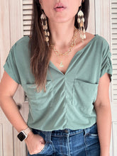 Cargar imagen en el visor de la galería, Camiseta Bolsillo Milán Verde