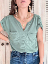 Cargar imagen en el visor de la galería, Camiseta Bolsillo Milán Verde