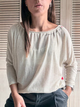 Cargar imagen en el visor de la galería, Camiseta Manga Larga Denver Bordado Corazones