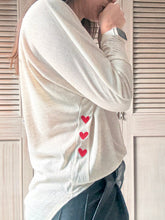 Cargar imagen en el visor de la galería, Camiseta Manga Larga Denver Bordado Corazones