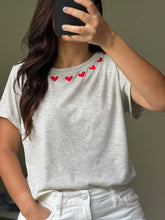 Cargar imagen en el visor de la galería, Corazones Bordados
