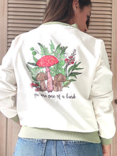 Cargar imagen en el visor de la galería, Chaqueta Bomber Jacket  Hongo Bordados
